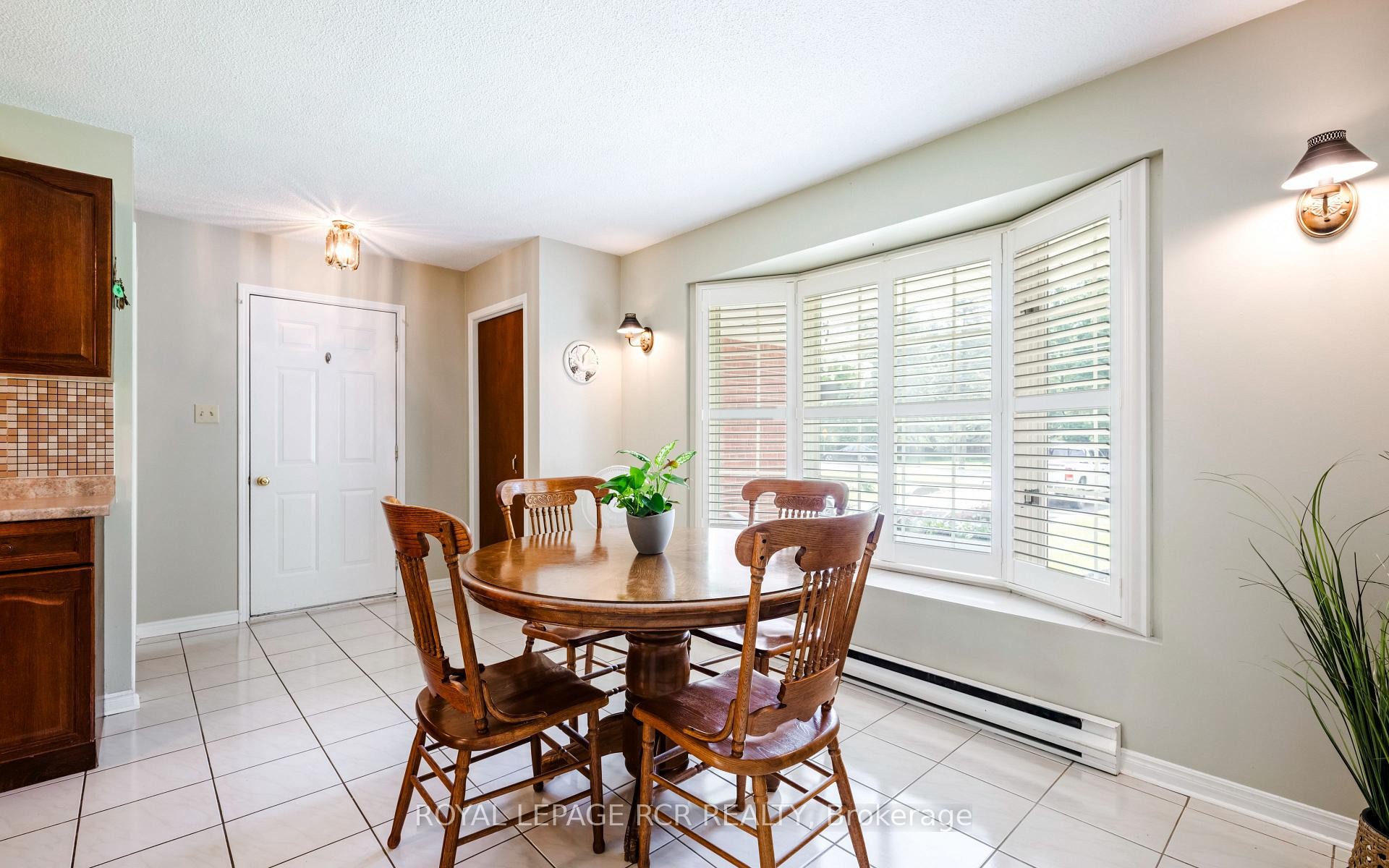 









2534


Highpoint

Side Road,
Caledon,




ON
L7K 0J1

