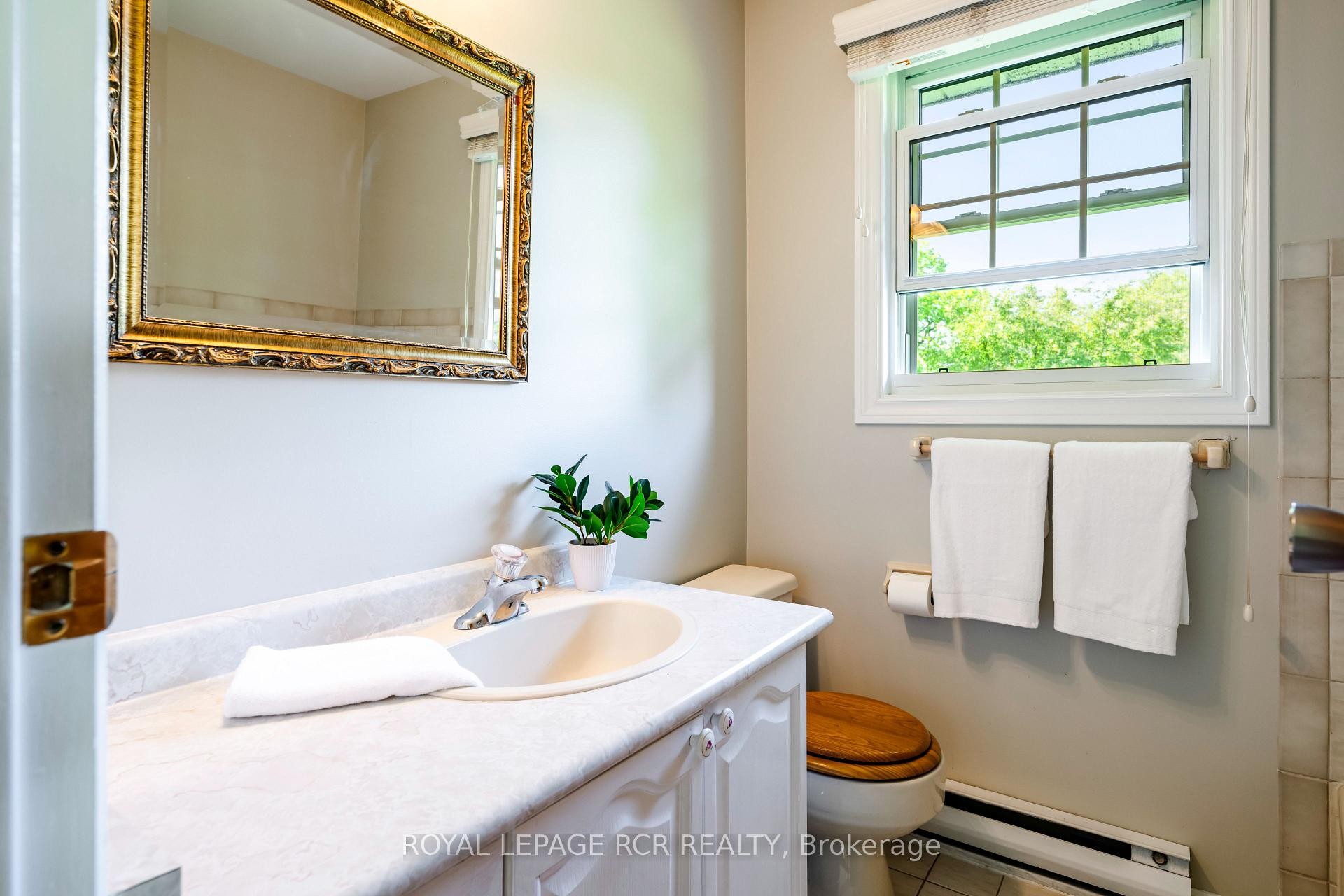 









2534


Highpoint

Side Road,
Caledon,




ON
L7K 0J1

