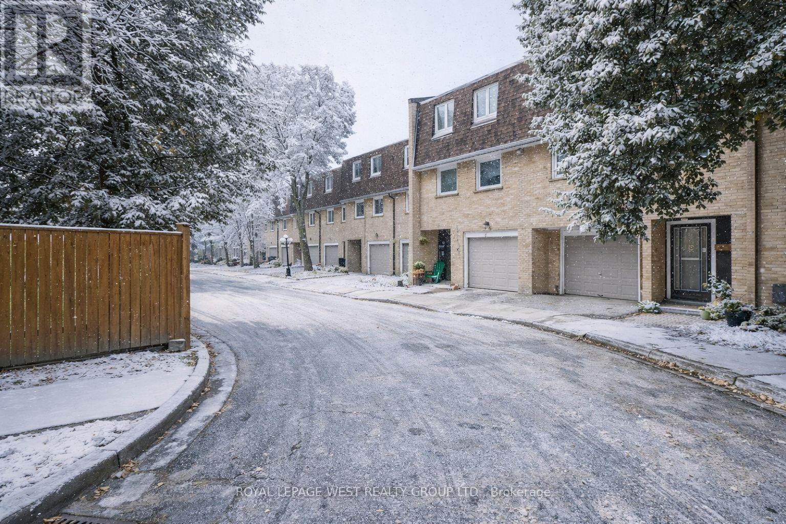 












3 - 92 TWENTY NINTH STREET

,
Toronto,




Ontario
M8W3B2

