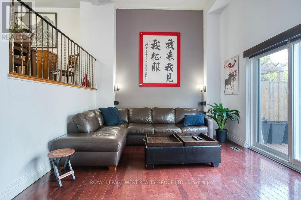 












3 - 92 TWENTY NINTH STREET

,
Toronto,




Ontario
M8W3B2

