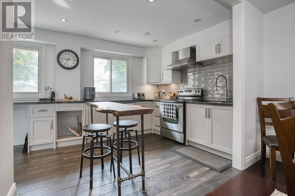 












3 - 92 TWENTY NINTH STREET

,
Toronto,




Ontario
M8W3B2

