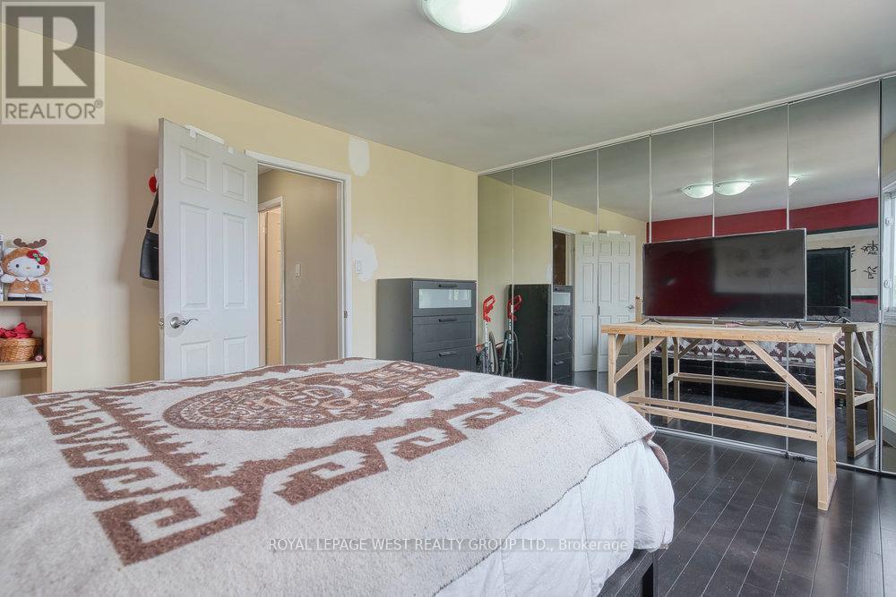 












3 - 92 TWENTY NINTH STREET

,
Toronto,




Ontario
M8W3B2

