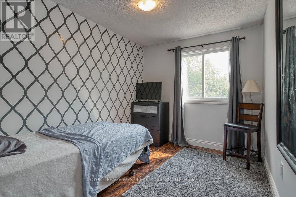 












3 - 92 TWENTY NINTH STREET

,
Toronto,




Ontario
M8W3B2

