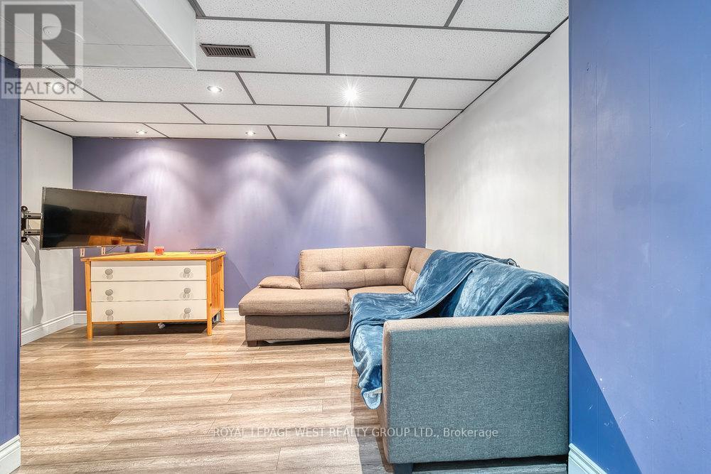 












3 - 92 TWENTY NINTH STREET

,
Toronto,




Ontario
M8W3B2

