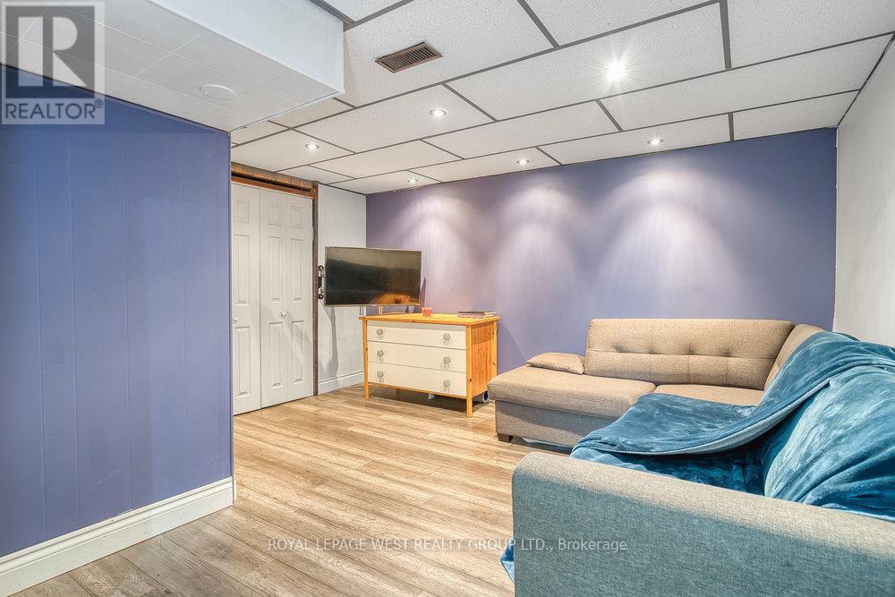 












3 - 92 TWENTY NINTH STREET

,
Toronto,




Ontario
M8W3B2

