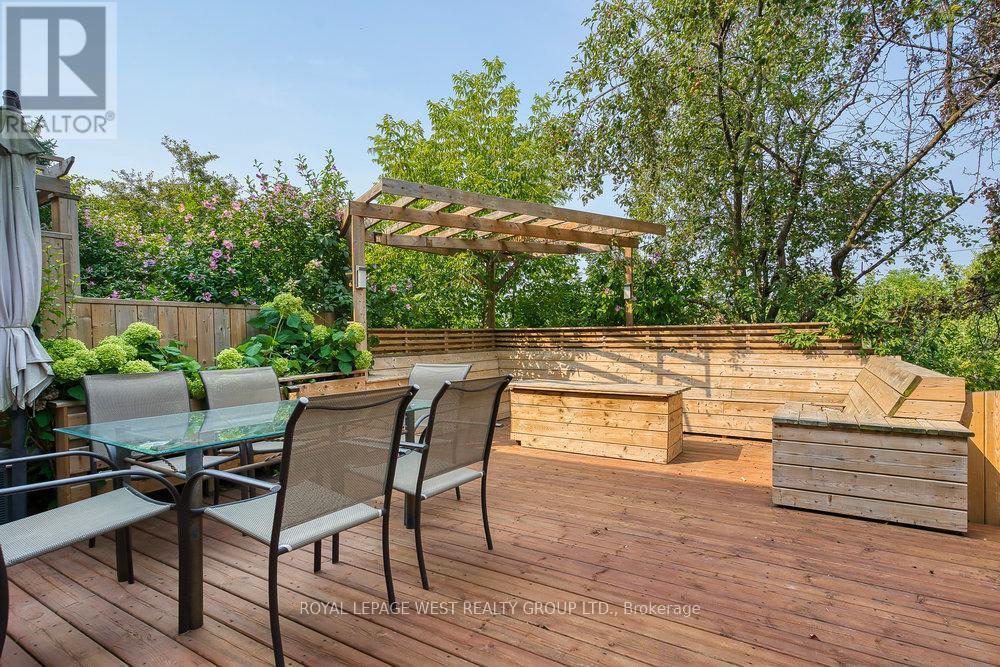 












3 - 92 TWENTY NINTH STREET

,
Toronto,




Ontario
M8W3B2

