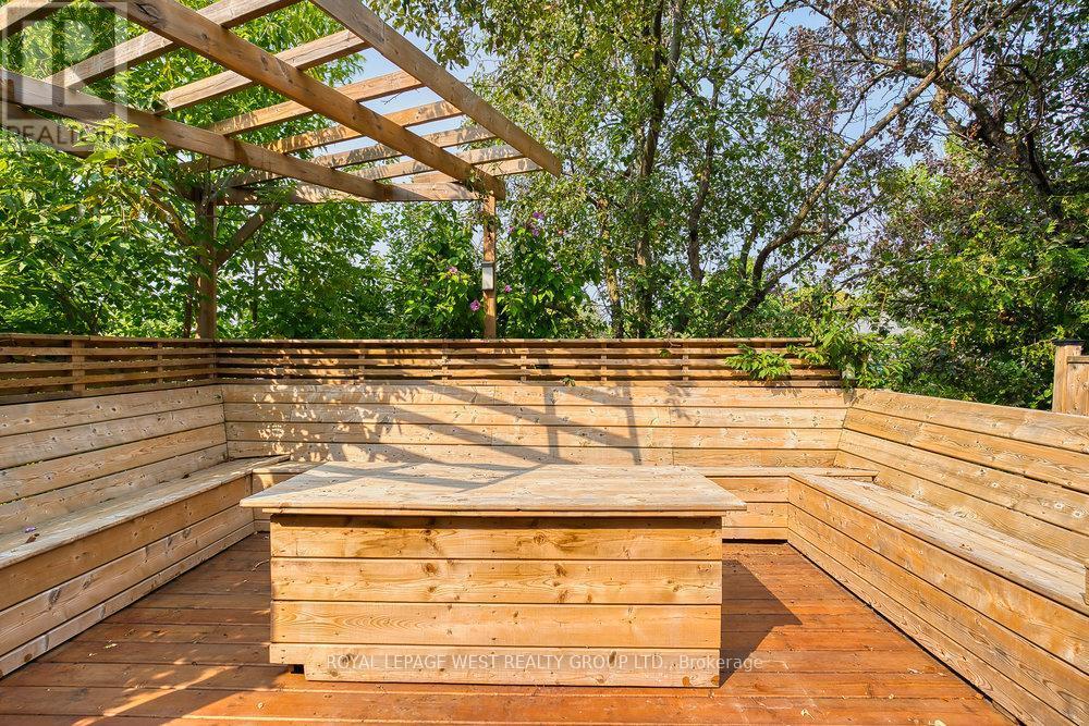 












3 - 92 TWENTY NINTH STREET

,
Toronto,




Ontario
M8W3B2

