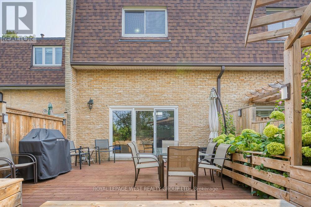 












3 - 92 TWENTY NINTH STREET

,
Toronto,




Ontario
M8W3B2

