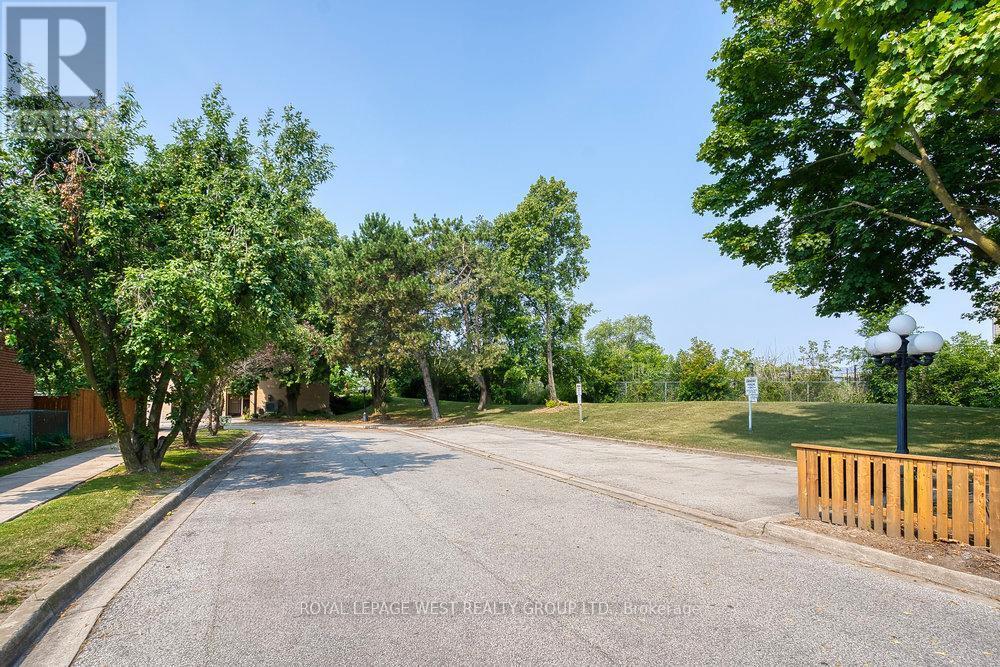 












3 - 92 TWENTY NINTH STREET

,
Toronto,




Ontario
M8W3B2

