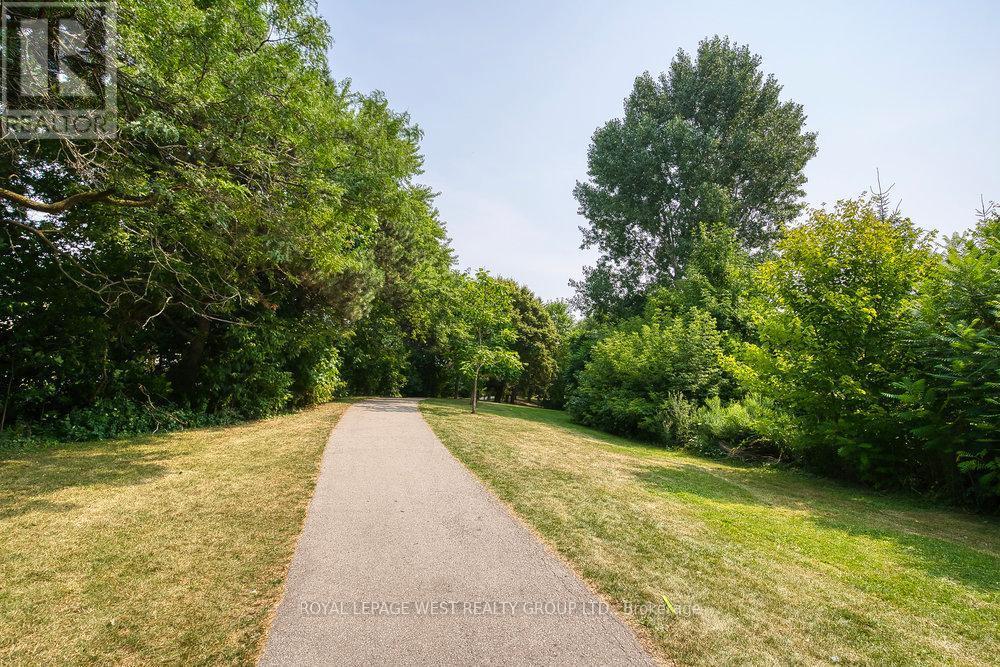 












3 - 92 TWENTY NINTH STREET

,
Toronto,




Ontario
M8W3B2

