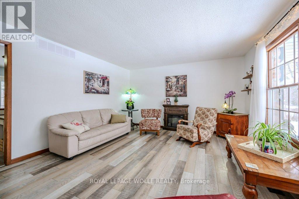 












39 BANNOCKBURN ROAD

,
Kitchener,




Ontario
N2R1M1

