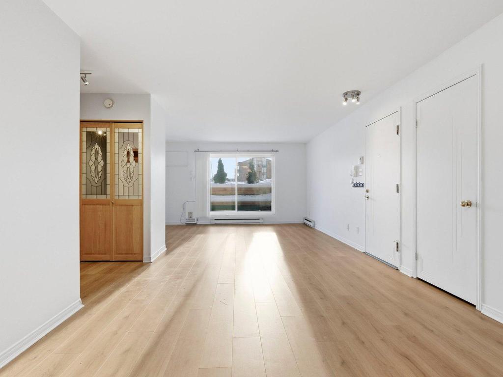 









2370


Rue Henri-Cyr

, 102,
Saint-Hubert (Longueuil),




QC
J3Y8G8

