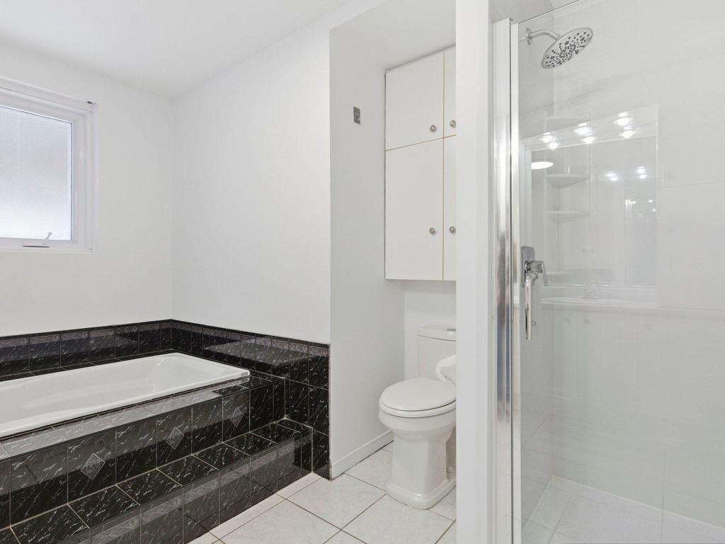 









2370


Rue Henri-Cyr

, 102,
Saint-Hubert (Longueuil),




QC
J3Y8G8

