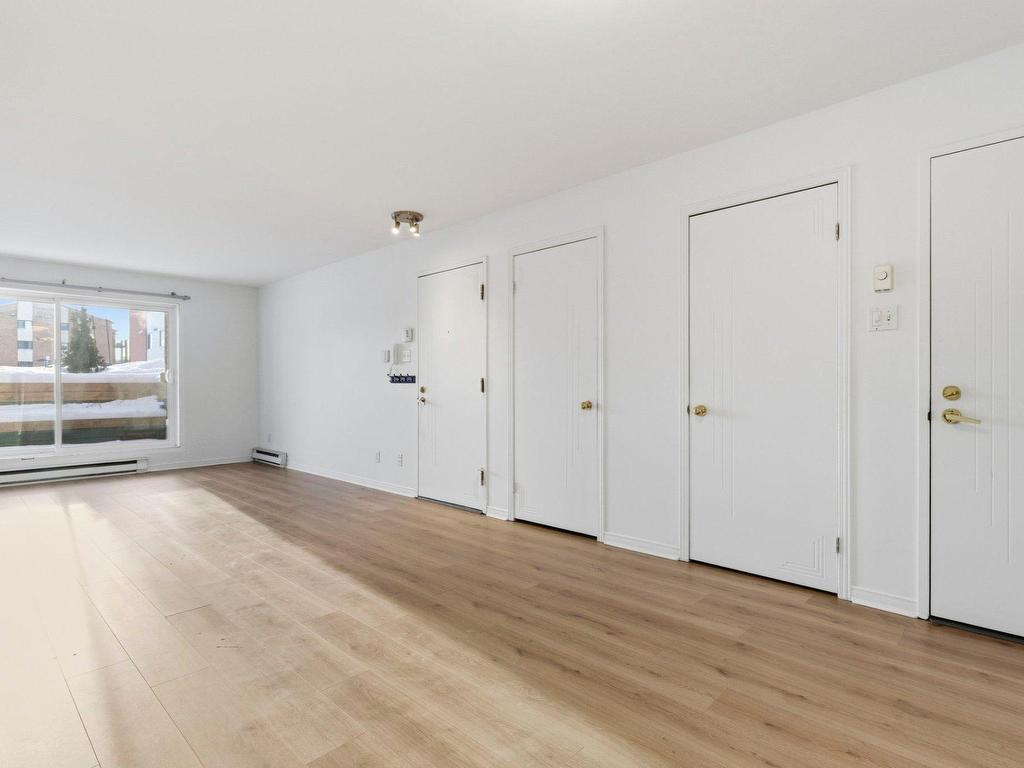 









2370


Rue Henri-Cyr

, 102,
Saint-Hubert (Longueuil),




QC
J3Y8G8

