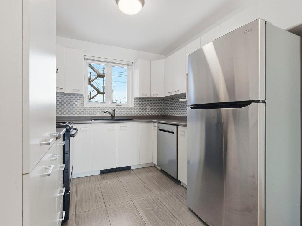 









2370


Rue Henri-Cyr

, 102,
Saint-Hubert (Longueuil),




QC
J3Y8G8

