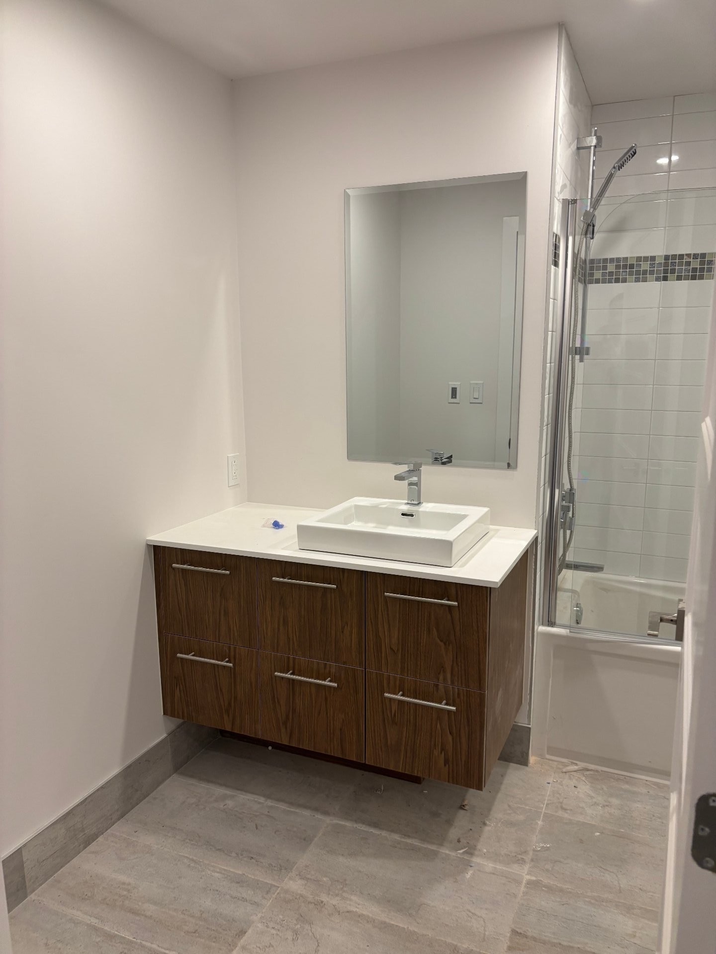 









20


Rue d'Ambre

, 402,
Candiac,




QC
J5S0S3

