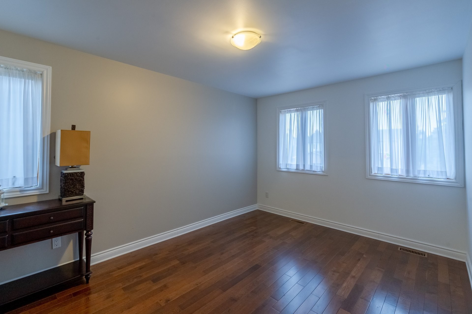 









990


Rue Renoir

,
Brossard,




QC
J4X2G9

