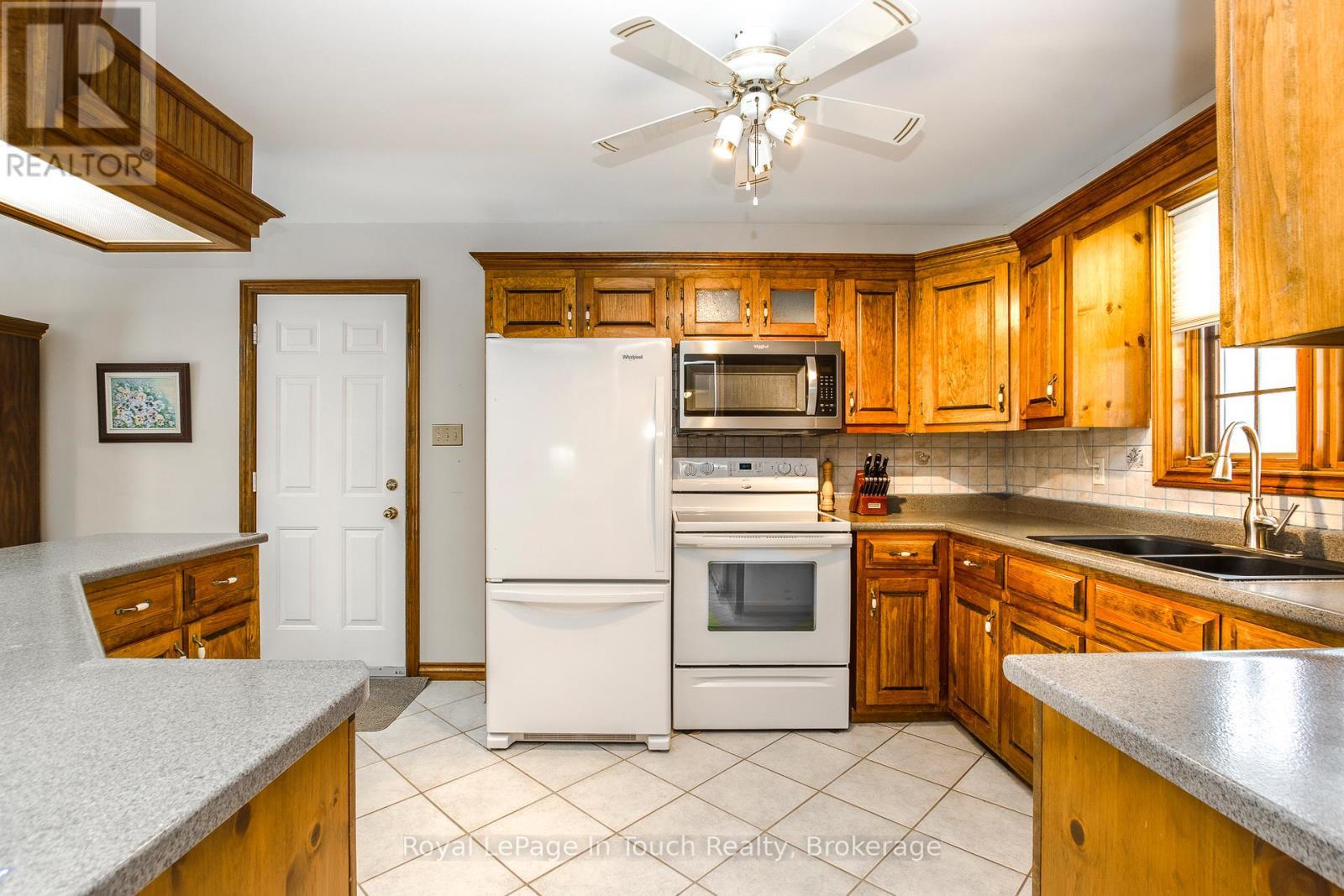 












29 MARY JANE ROAD

,
Tiny (Wyevale),




Ontario
L0L2T0

