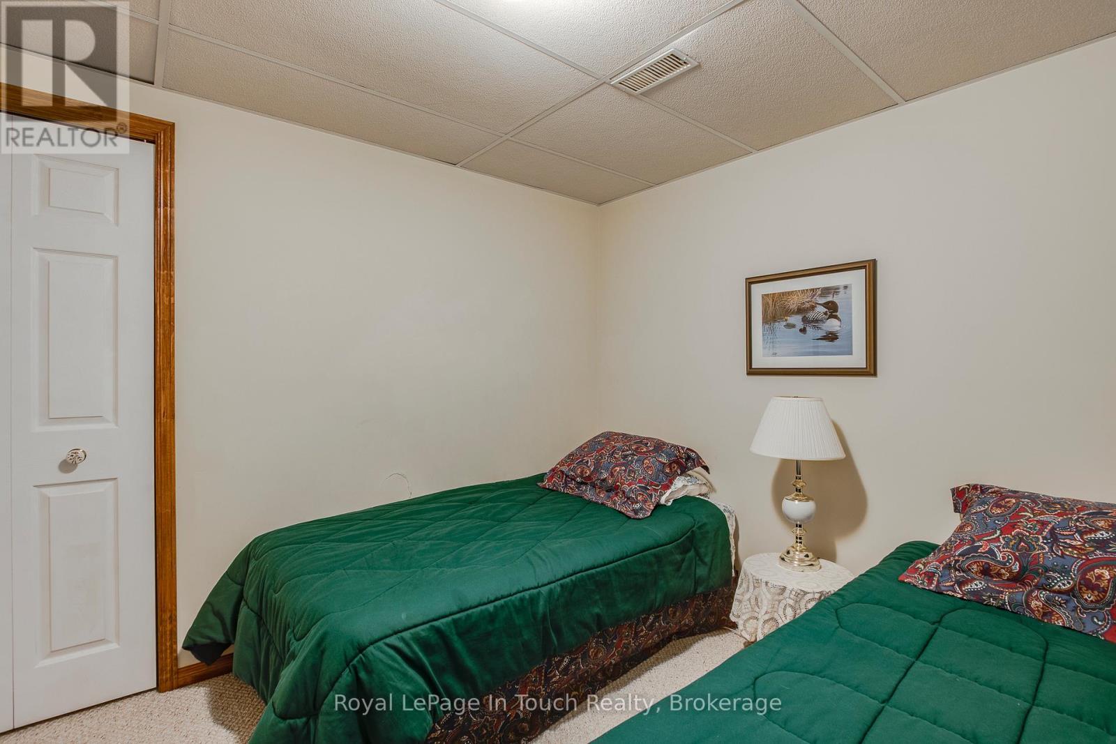 












29 MARY JANE ROAD

,
Tiny (Wyevale),




Ontario
L0L2T0

