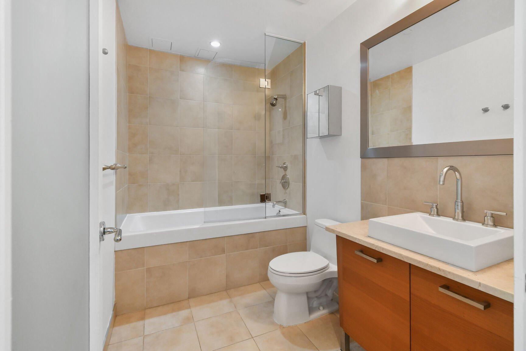 









3419


Av. Henri-Julien

, P1-302,
Montréal (Le Plateau-Mont-Royal),




QC
H2X3H3

