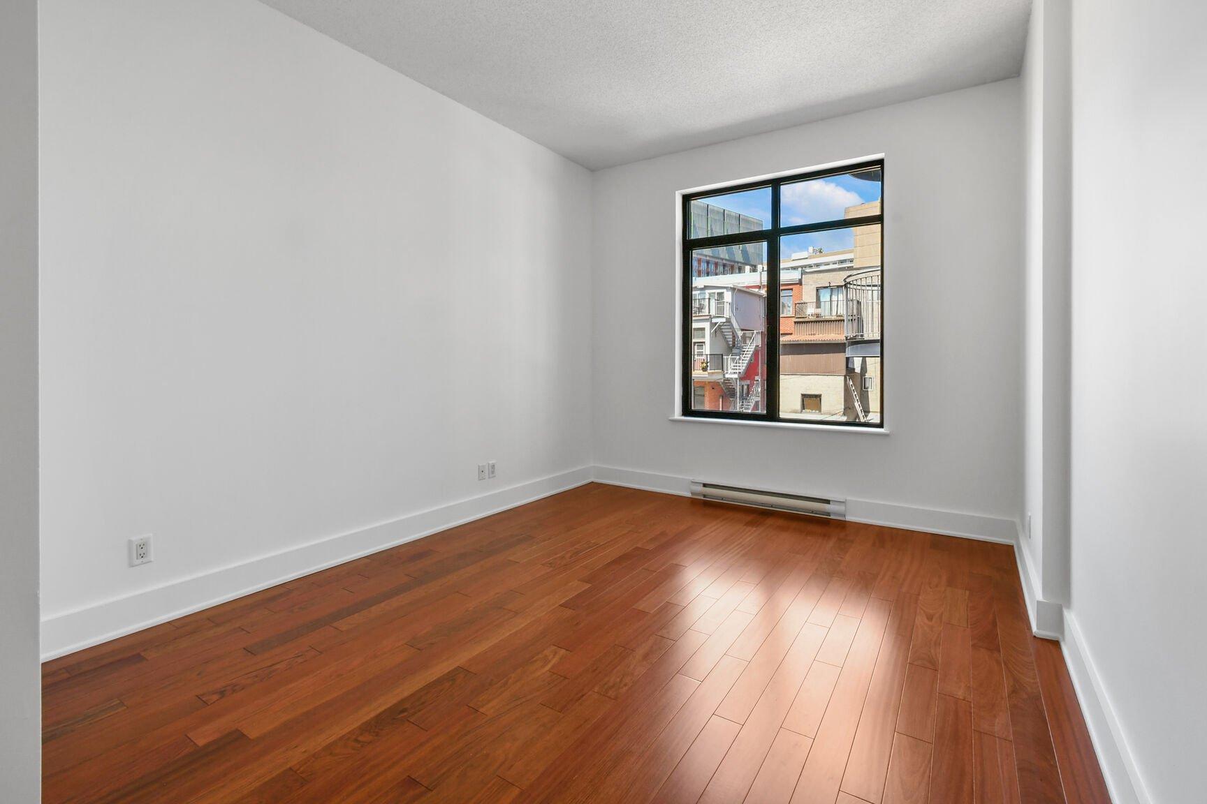 









3419


Av. Henri-Julien

, P1-302,
Montréal (Le Plateau-Mont-Royal),




QC
H2X3H3

