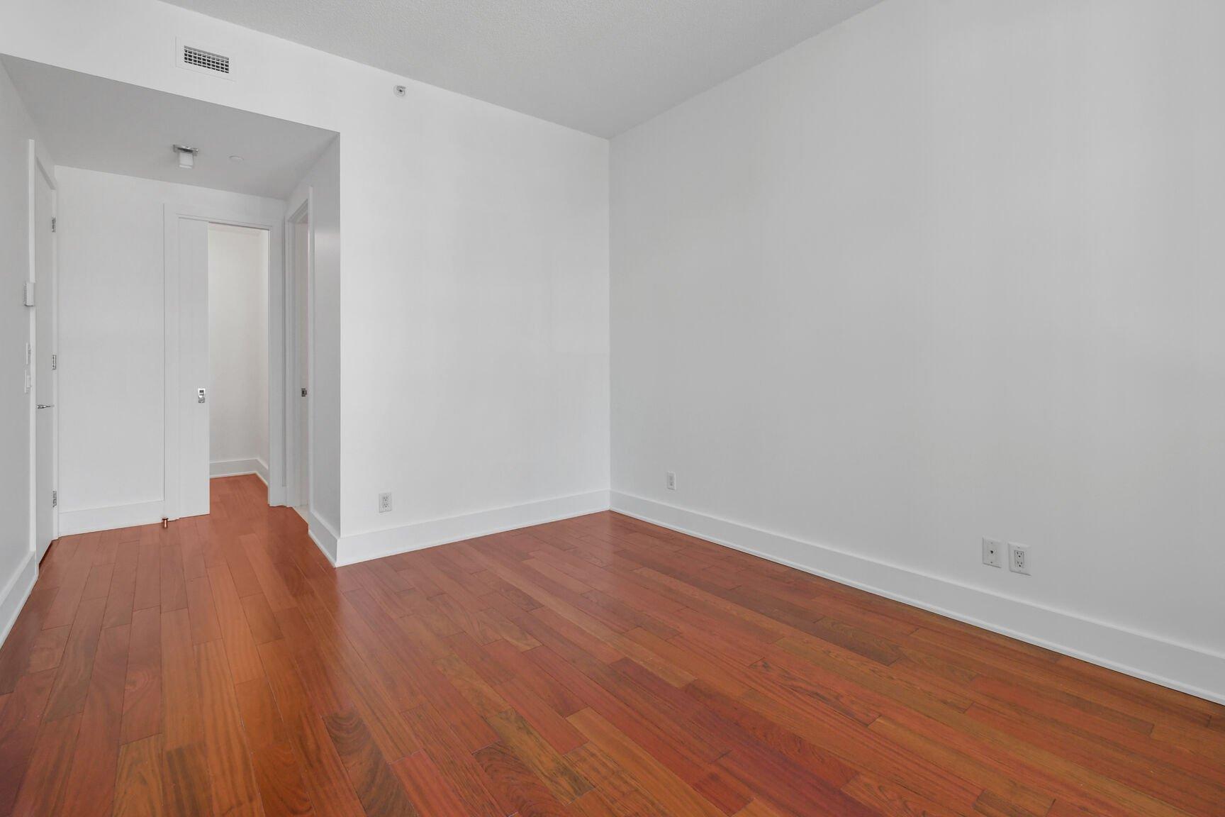 









3419


Av. Henri-Julien

, P1-302,
Montréal (Le Plateau-Mont-Royal),




QC
H2X3H3

