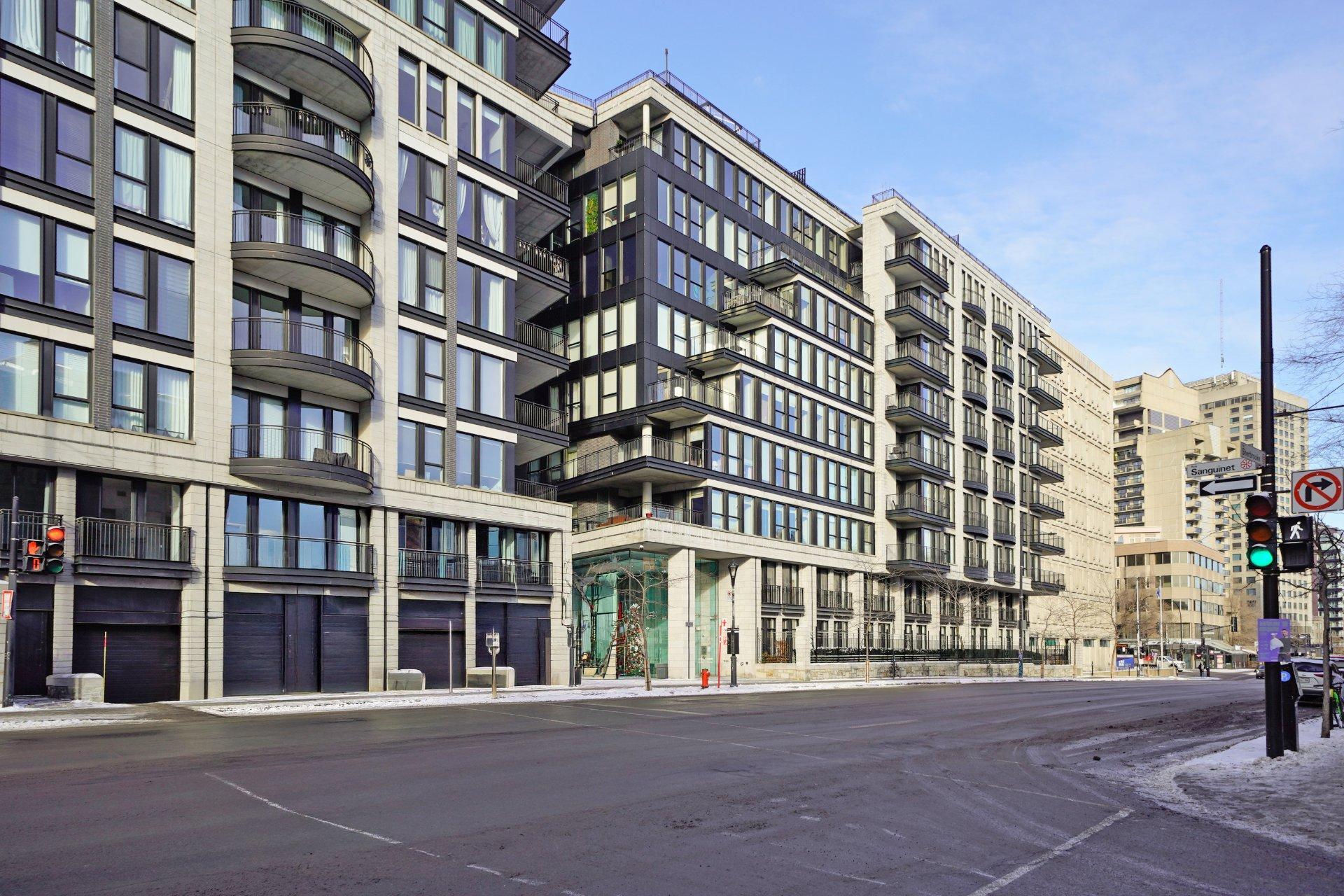 









3419


Av. Henri-Julien

, P1-302,
Montréal (Le Plateau-Mont-Royal),




QC
H2X3H3

