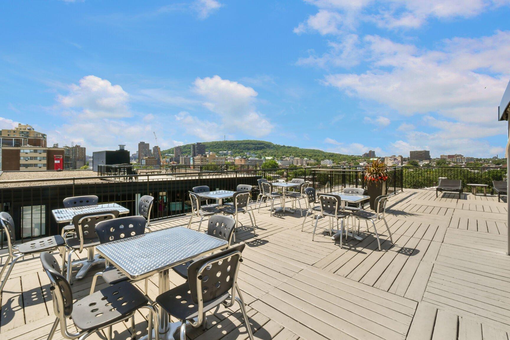 









3419


Av. Henri-Julien

, P1-302,
Montréal (Le Plateau-Mont-Royal),




QC
H2X3H3

