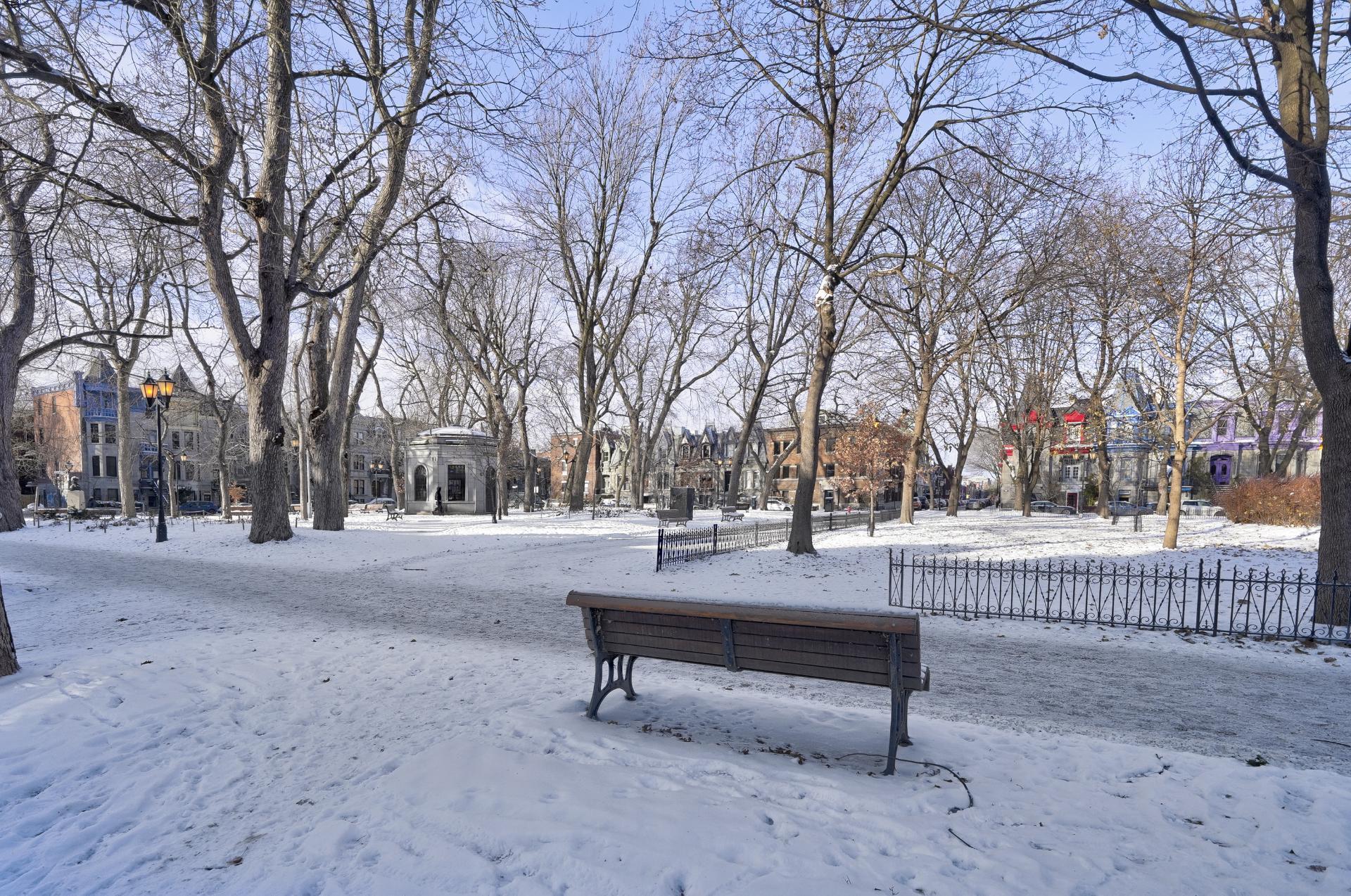 









3419


Av. Henri-Julien

, P1-302,
Montréal (Le Plateau-Mont-Royal),




QC
H2X3H3

