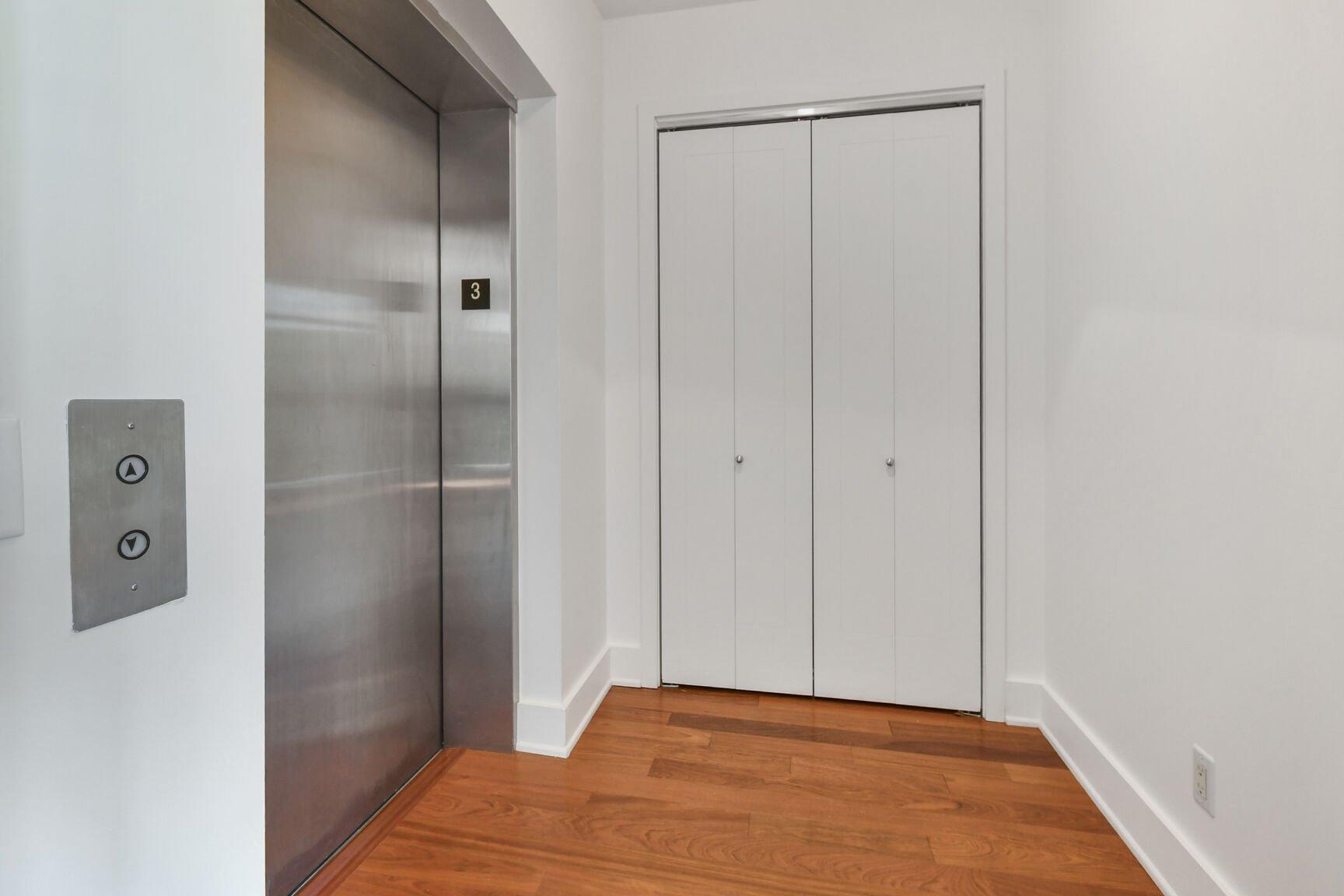 









3419


Av. Henri-Julien

, P1-302,
Montréal (Le Plateau-Mont-Royal),




QC
H2X3H3

