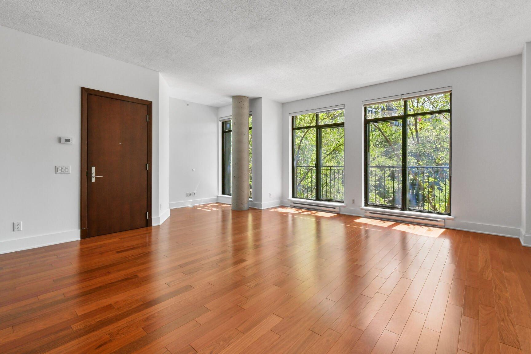 









3419


Av. Henri-Julien

, P1-302,
Montréal (Le Plateau-Mont-Royal),




QC
H2X3H3

