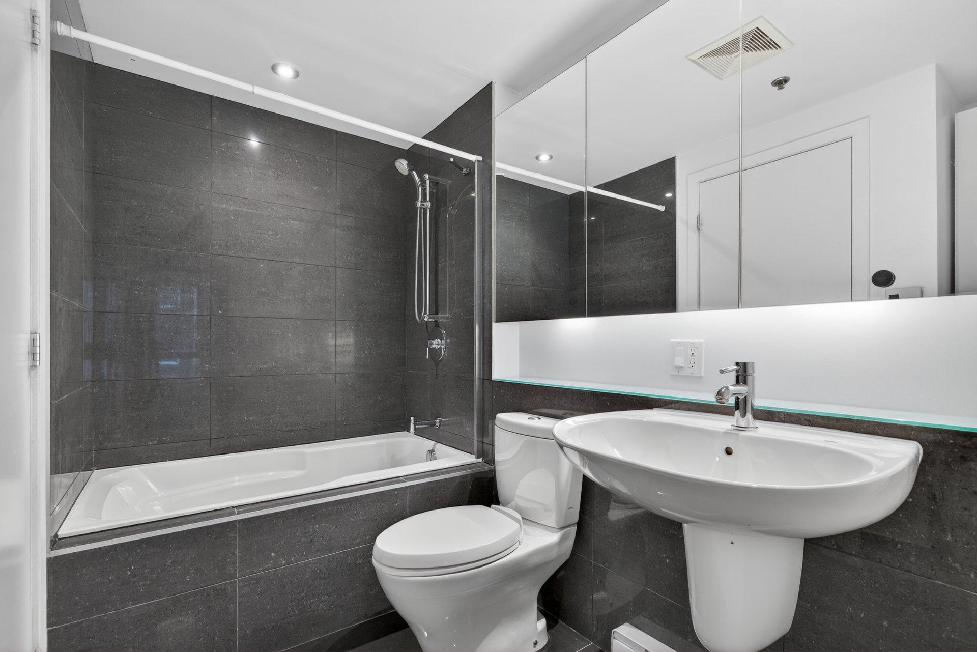 









1414


Rue Chomedey

, 310,
Montréal (Ville-Marie),




QC
H3H0A2

