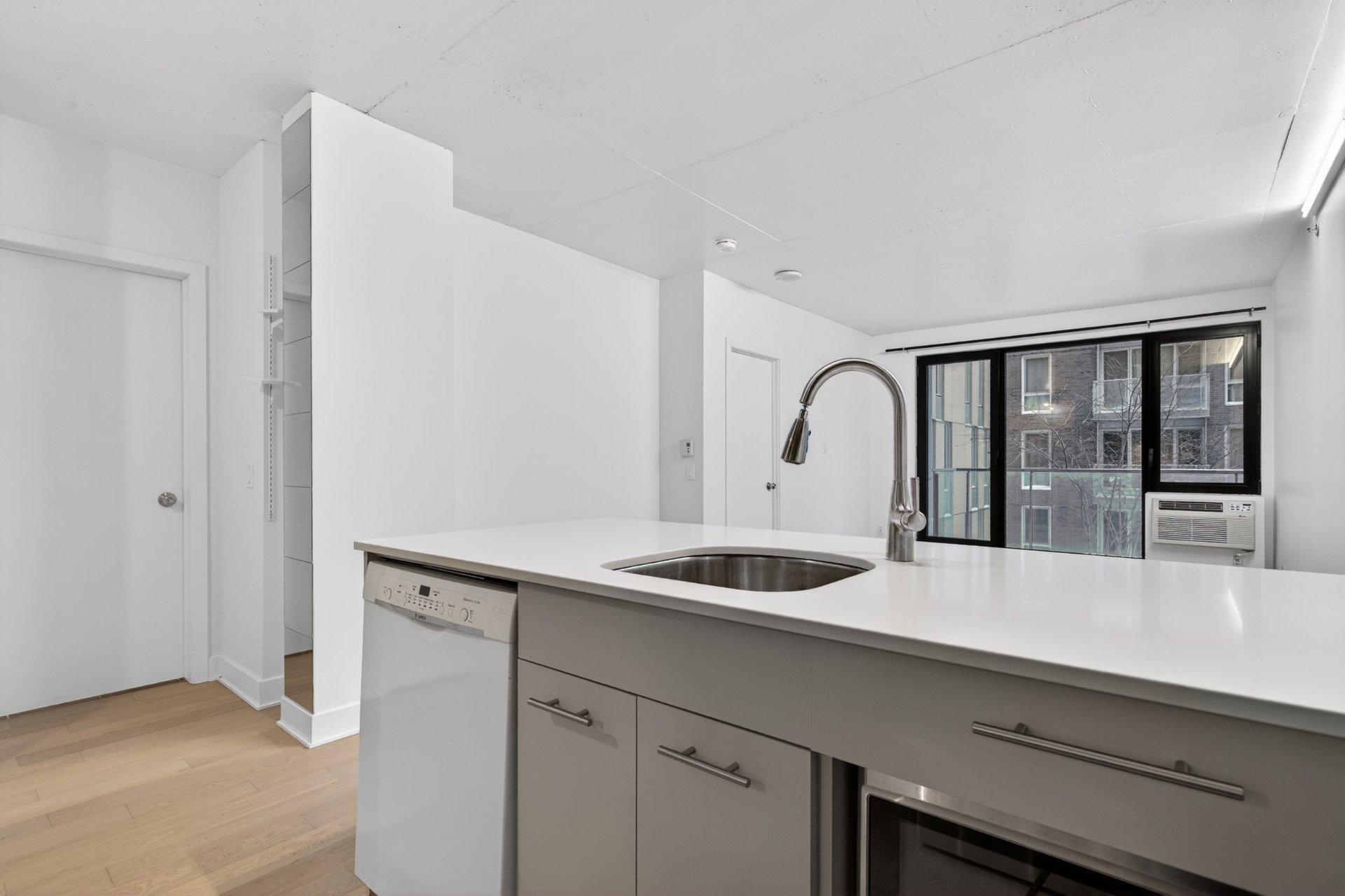 









1414


Rue Chomedey

, 310,
Montréal (Ville-Marie),




QC
H3H0A2

