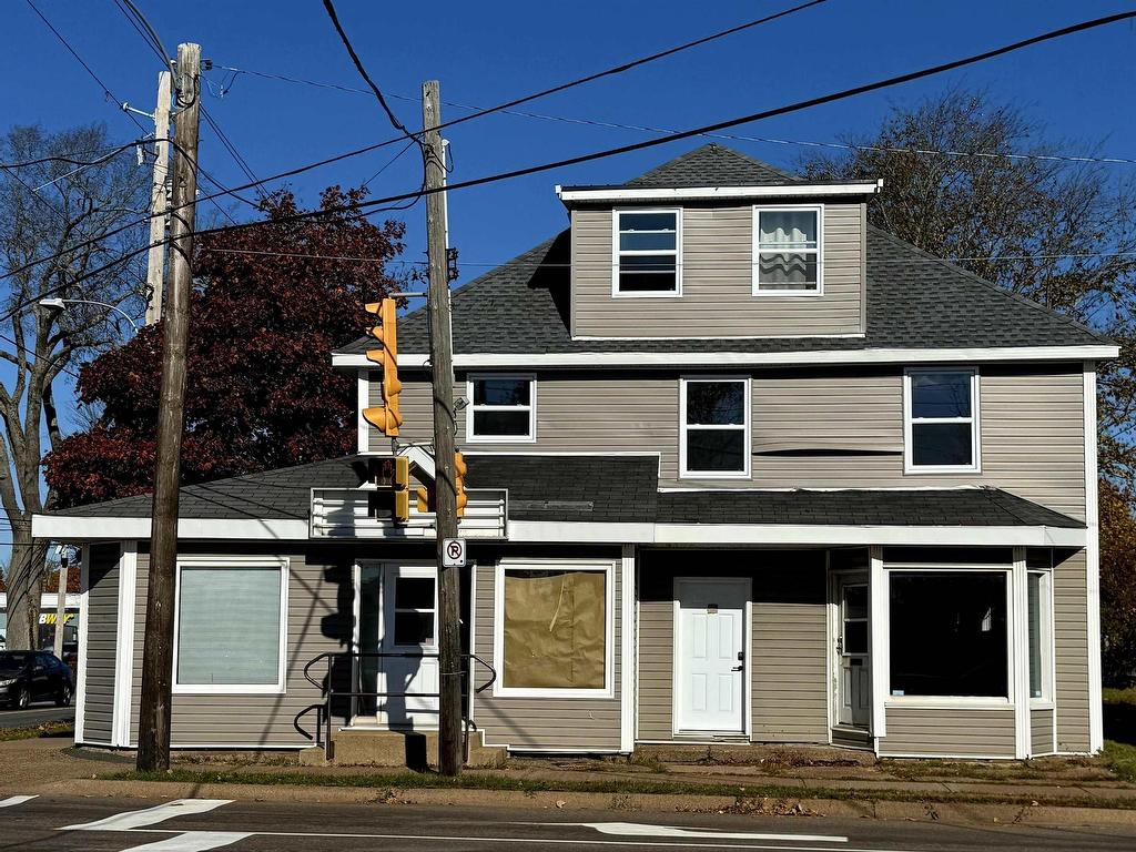 












1 Queen Street

,
Truro,




NS
B2N 2A7

