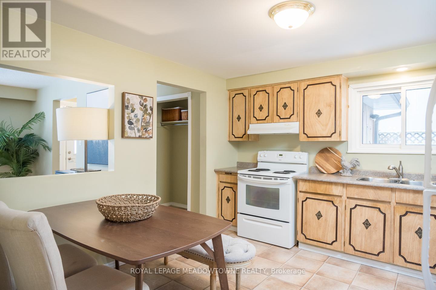 












65 LORNE SCOTS DRIVE

,
Milton,




Ontario
L9T2Z2

