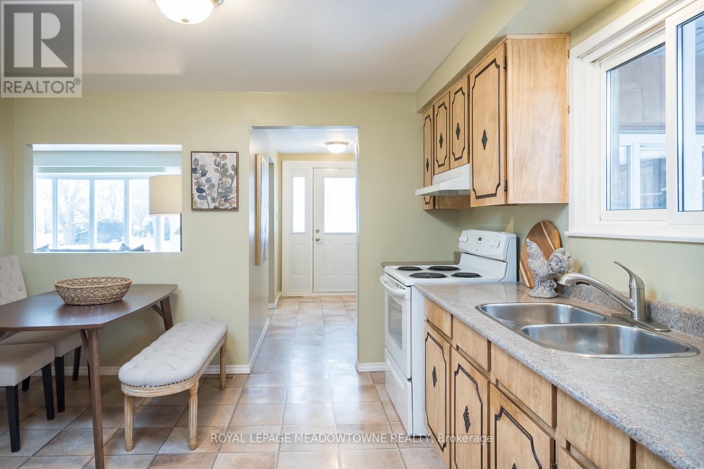 












65 LORNE SCOTS DRIVE

,
Milton,




Ontario
L9T2Z2

