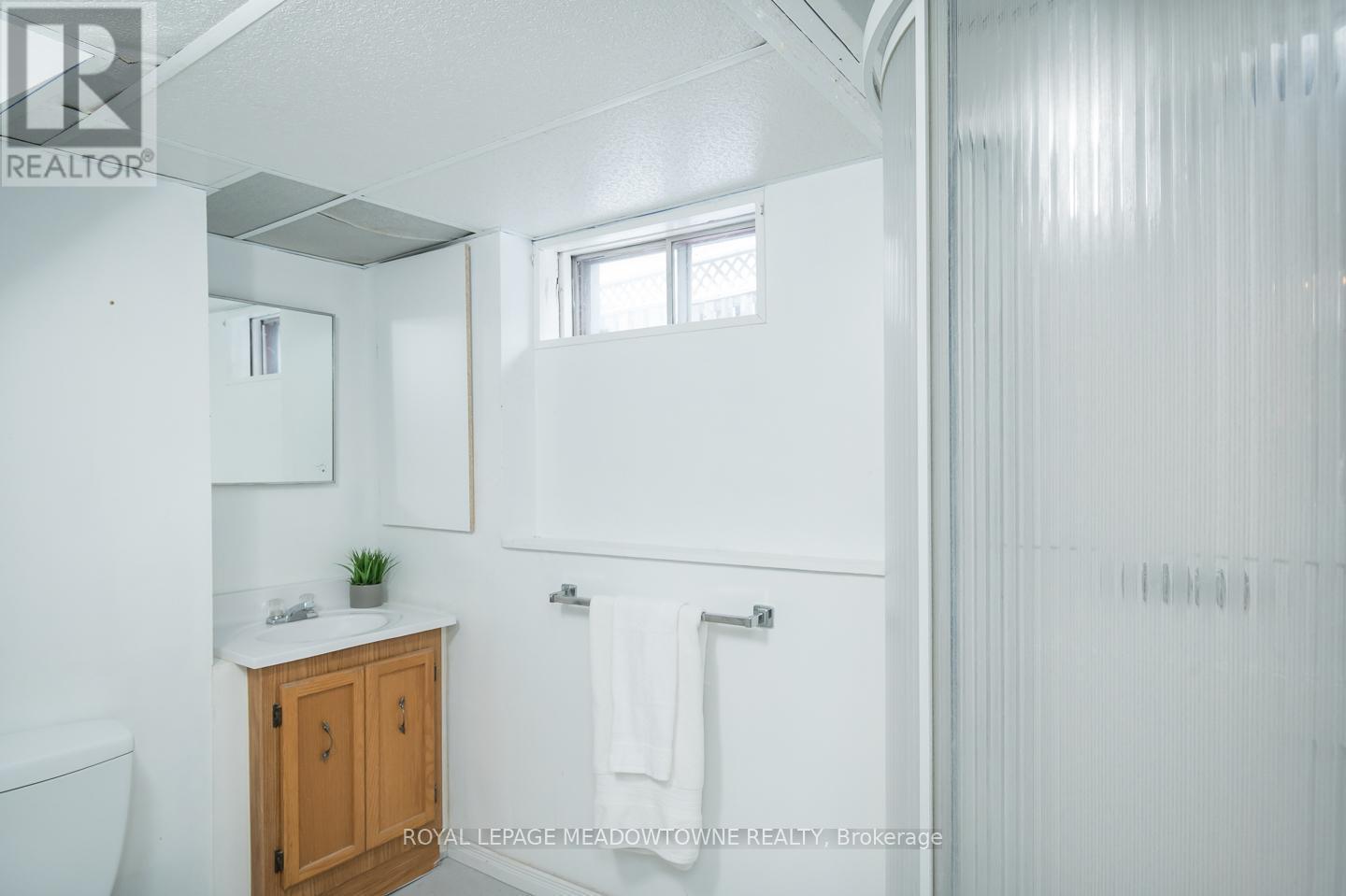 












65 LORNE SCOTS DRIVE

,
Milton,




Ontario
L9T2Z2

