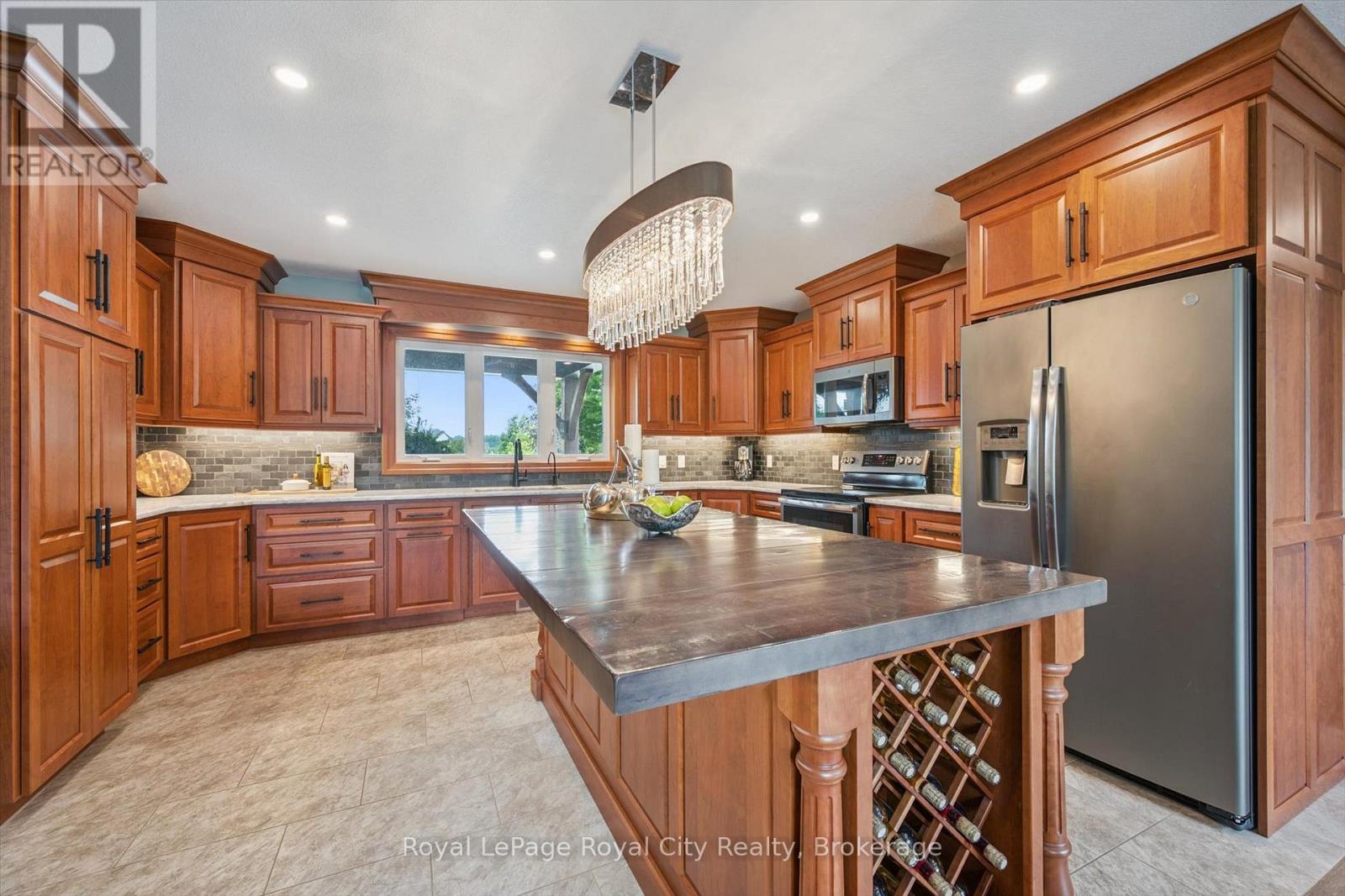 












100 HARRIS CRESCENT

,
Southgate,




Ontario
N0G2L0

