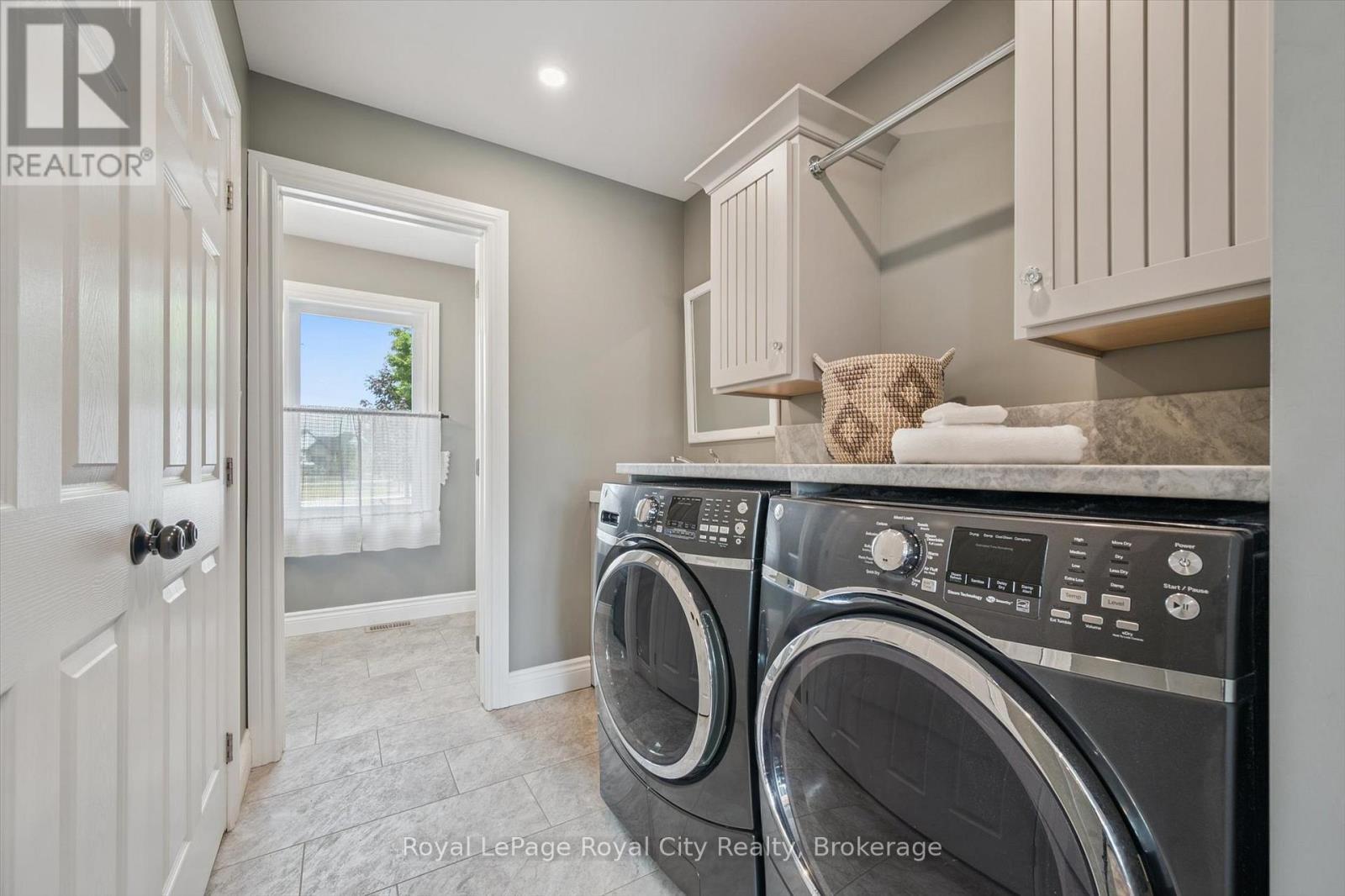 












100 HARRIS CRESCENT

,
Southgate,




Ontario
N0G2L0

