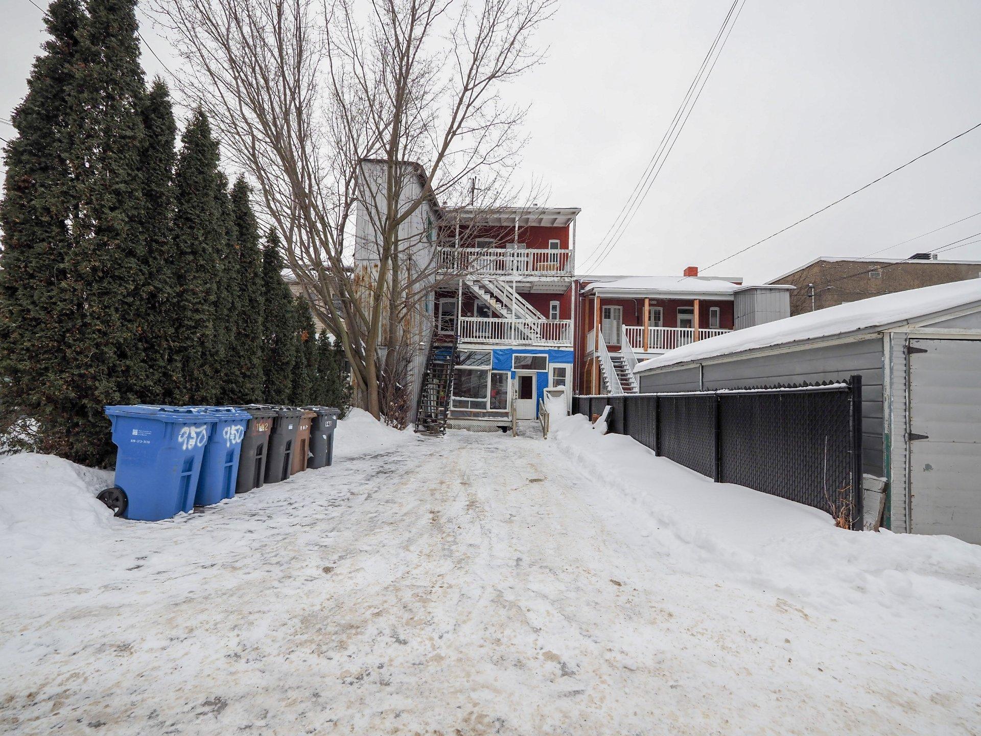 









948

 - 952


Rue Ste-Ursule

,
Trois-Rivières,




QC
G9A1P1

