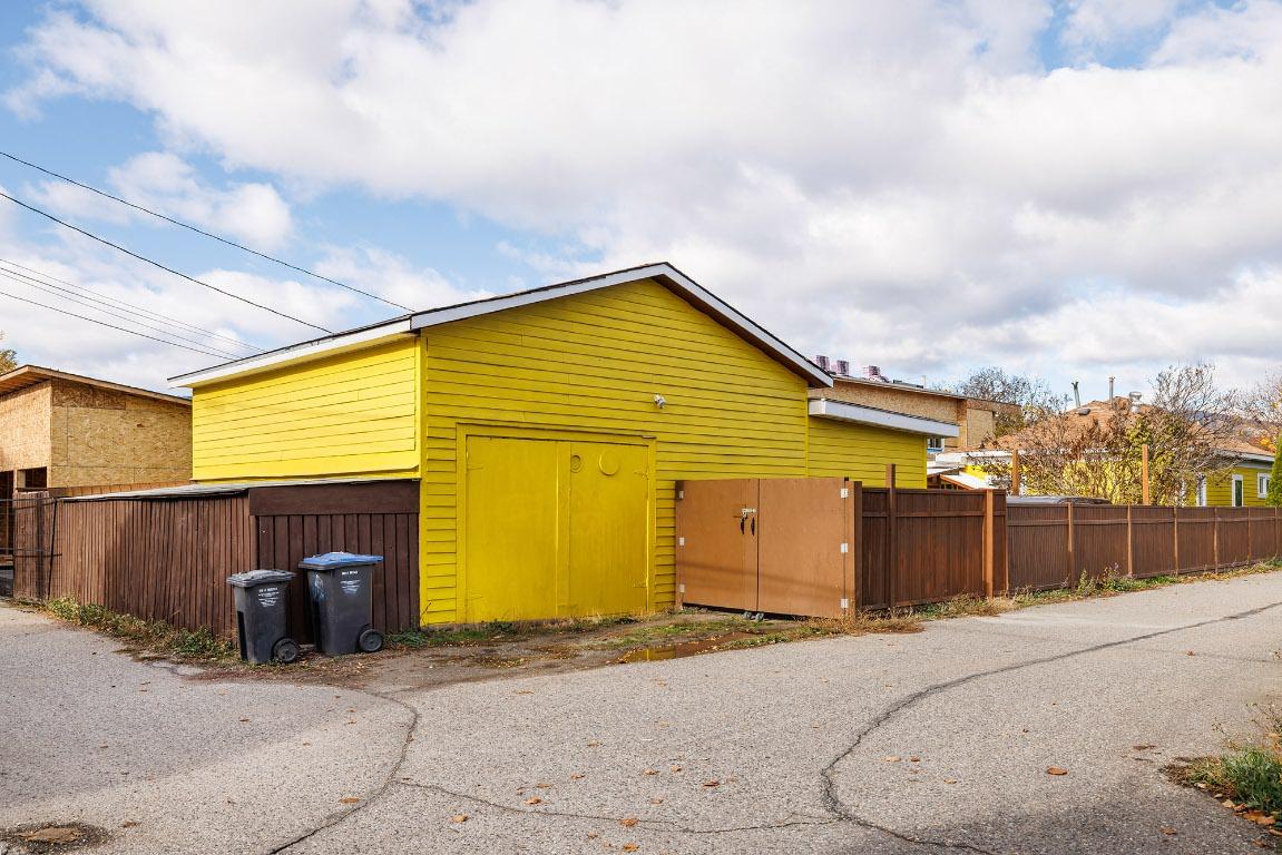 









795


Lawson

Avenue,
Kelowna,




BC
V1Y 6S9

