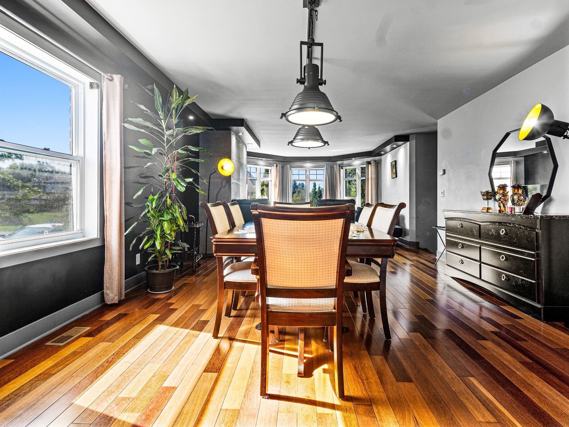 









3262


Rue De La Brisardière

,
Longueuil (Saint-Hubert),




QC
J3Y0C2

