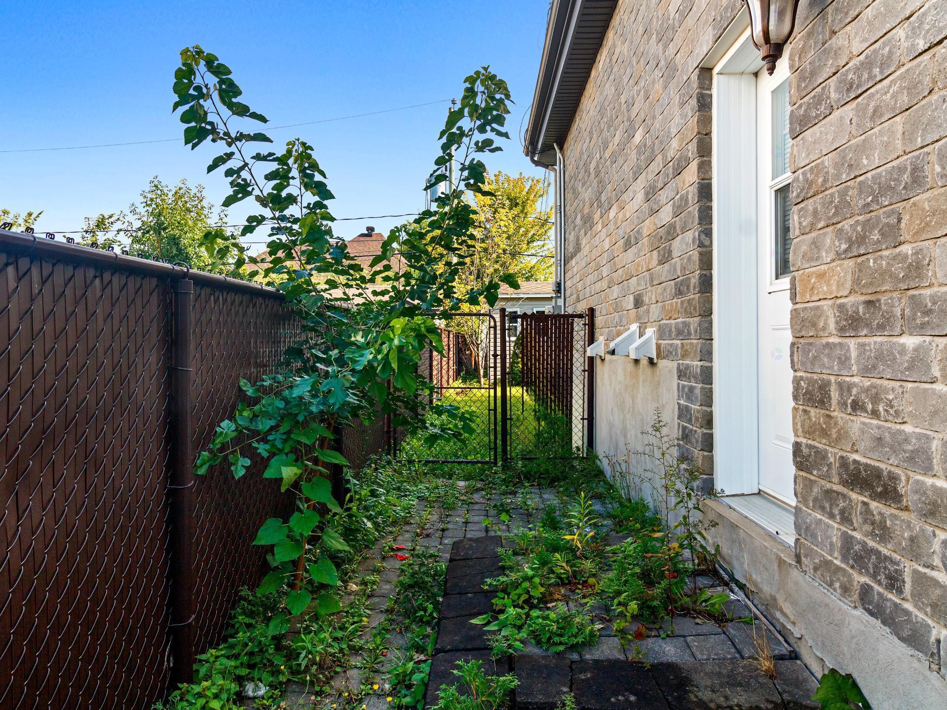 









3262


Rue De La Brisardière

,
Longueuil (Saint-Hubert),




QC
J3Y0C2

