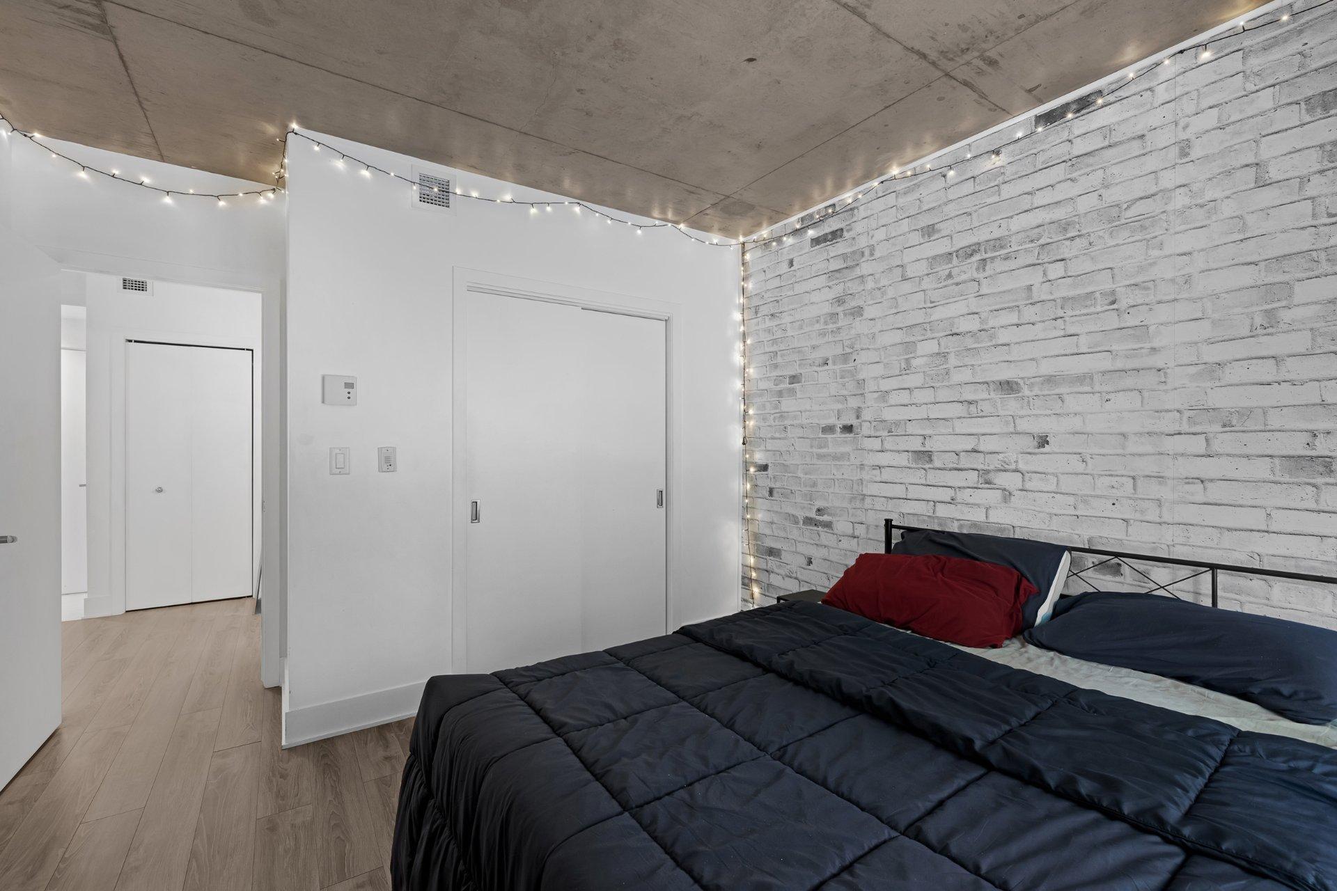 









2160


Rue Laforce

, 114,
Montréal (Ville-Marie),




QC
H2K0B3

