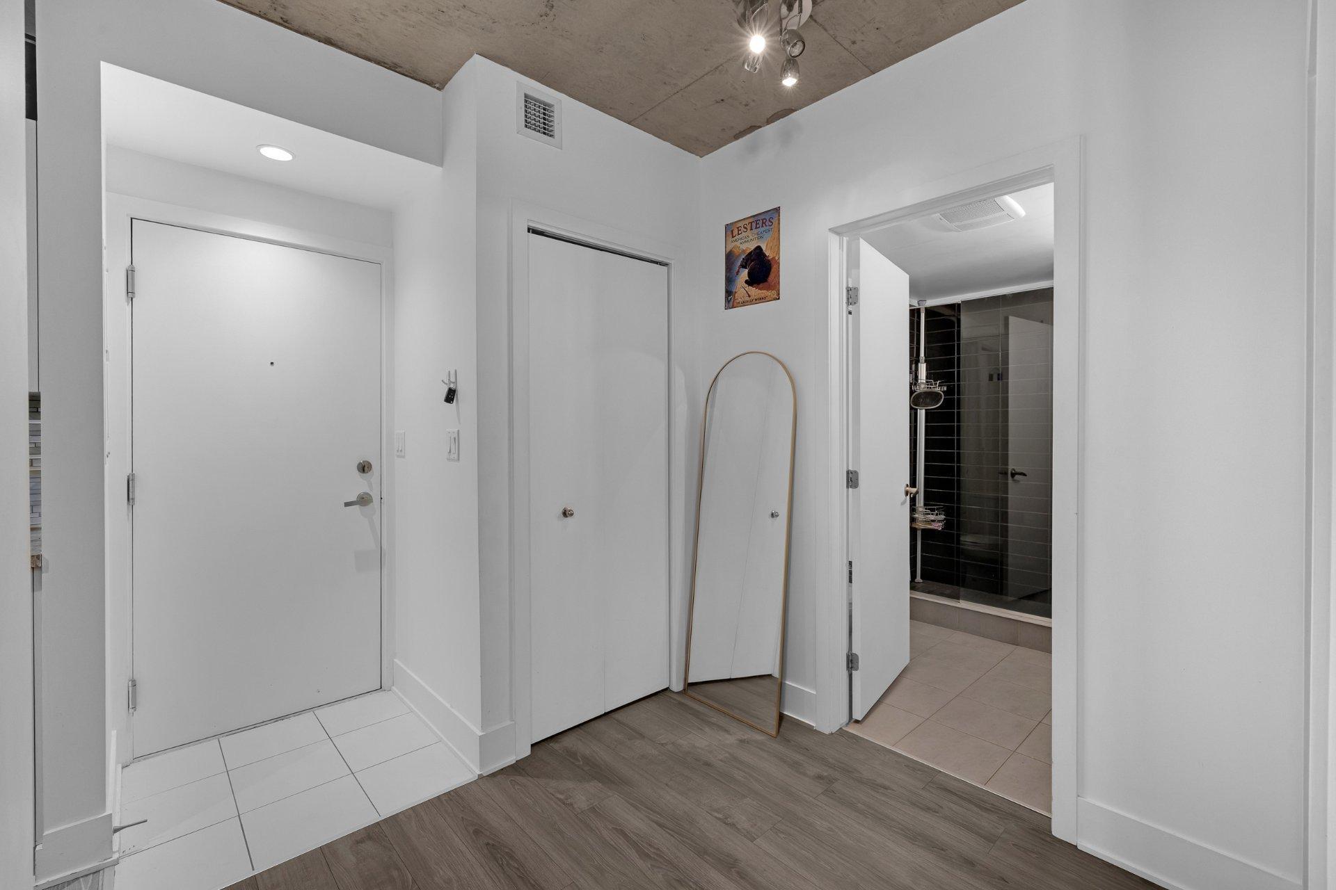 









2160


Rue Laforce

, 114,
Montréal (Ville-Marie),




QC
H2K0B3

