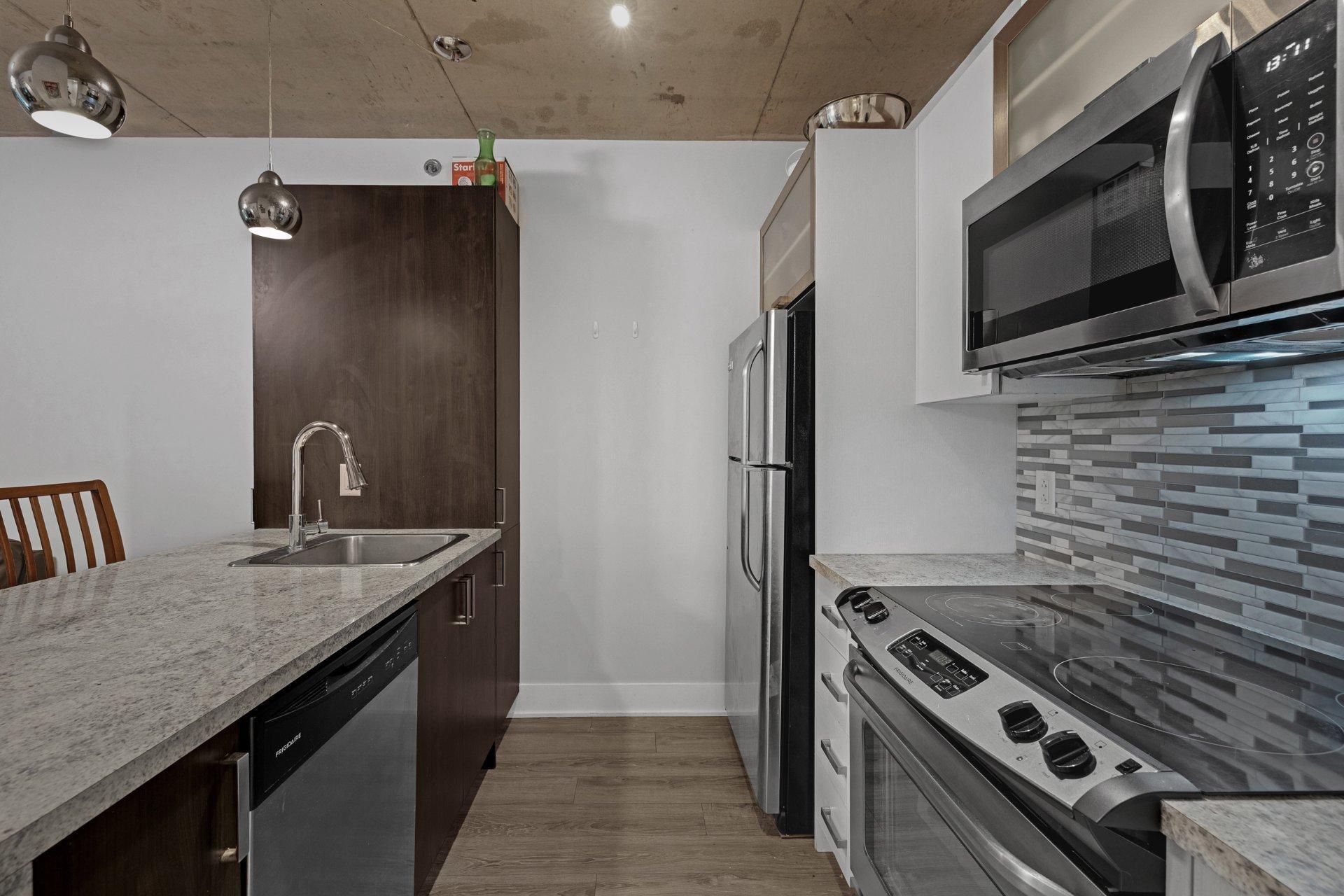 









2160


Rue Laforce

, 114,
Montréal (Ville-Marie),




QC
H2K0B3

