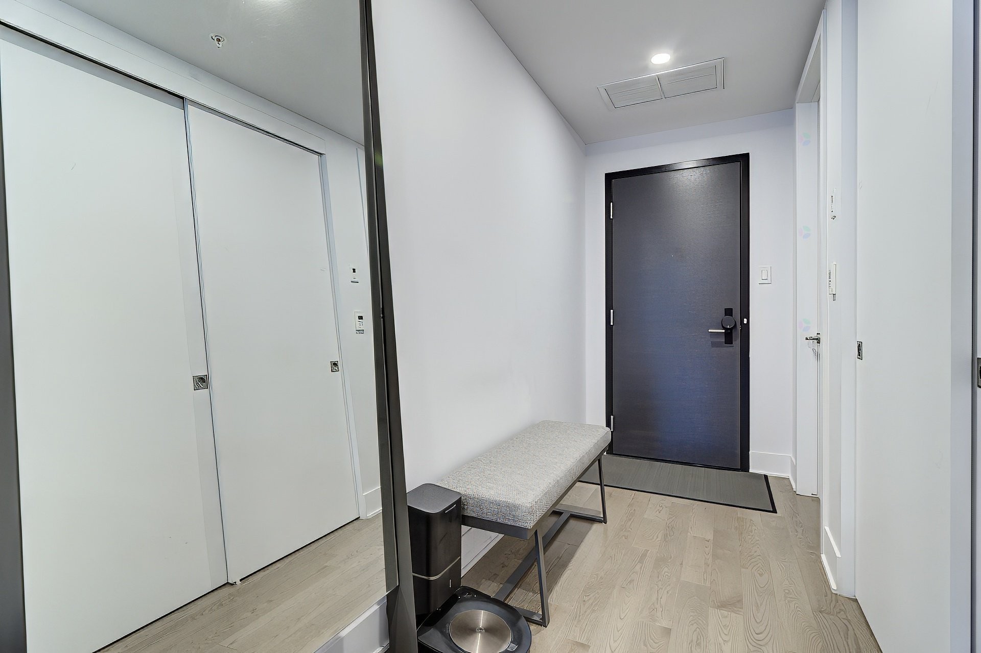 









1320


Rue Olier

, 802,
Montréal (Le Sud-Ouest),




QC
H3C0Y8

