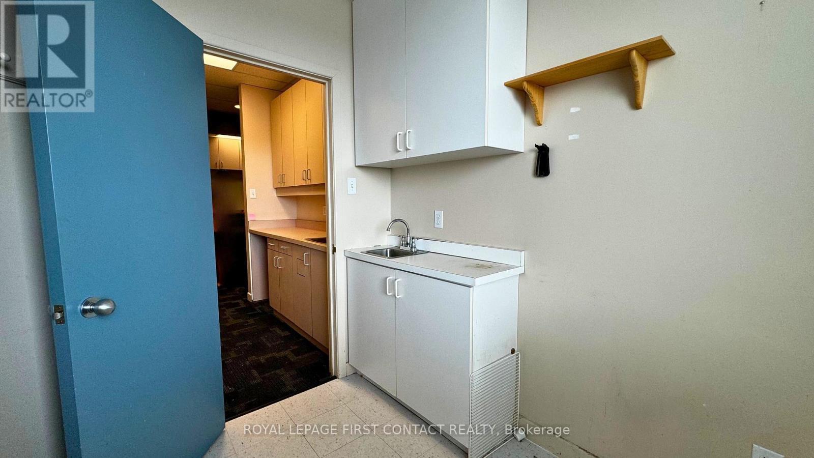 












203 - 190 CUNDLES ROAD E

,
Barrie,




Ontario
L4M4S5

