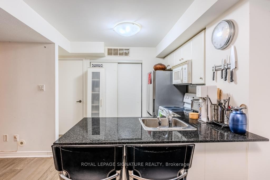 









10


Laidlaw

Street, 703,
Toronto,




ON
M6K 1X2

