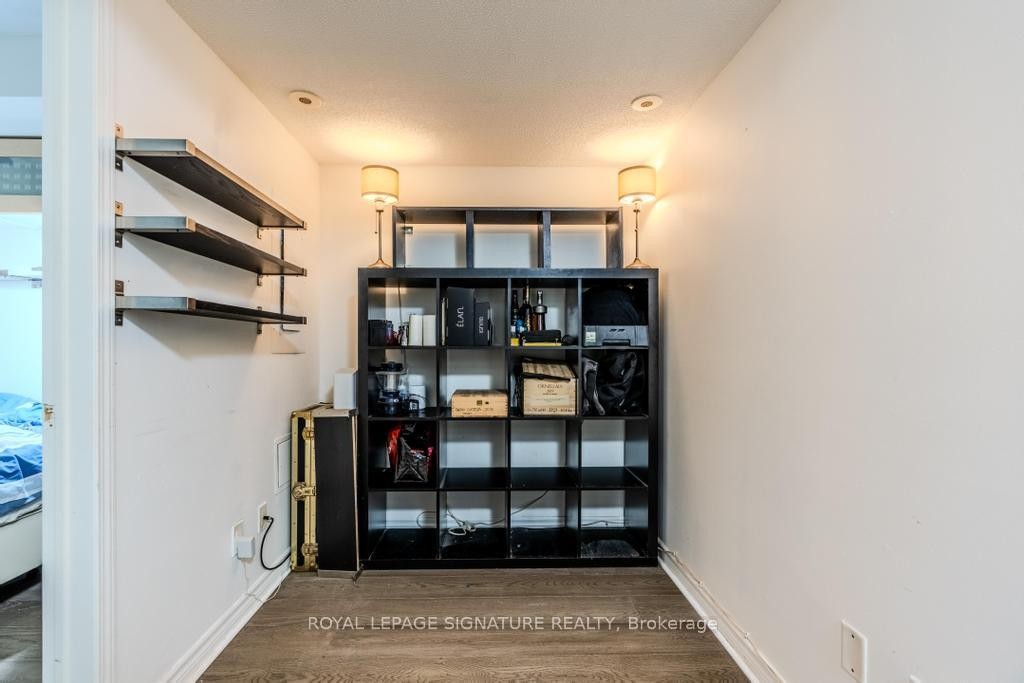 









10


Laidlaw

Street, 703,
Toronto,




ON
M6K 1X2

